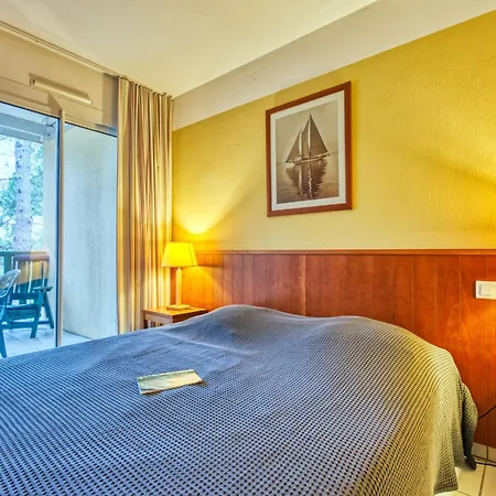 公寓 Les Grands Pins-3 By Interhome 卡尔康